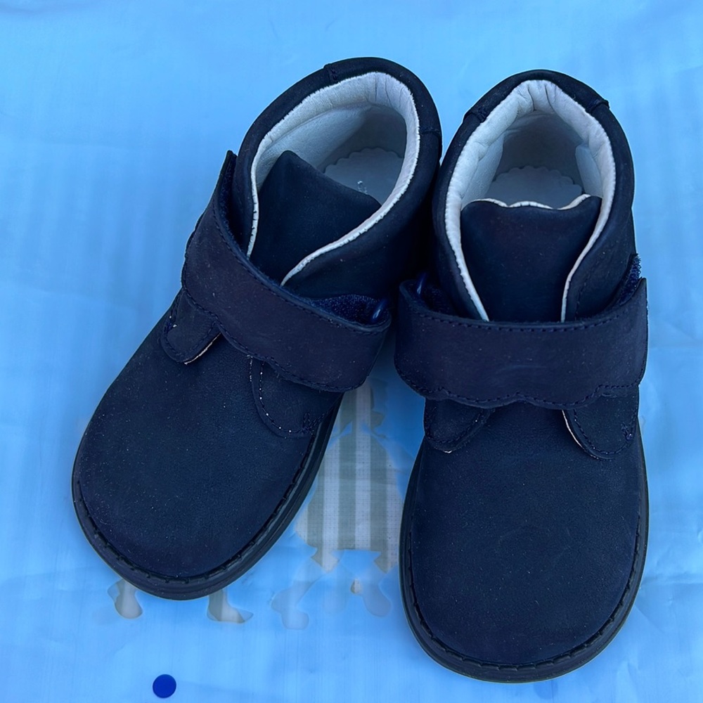 Jacadi girls boots. Leather size 24. New.